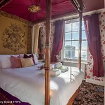 Pass The Keys The Delightful Amelia Suite